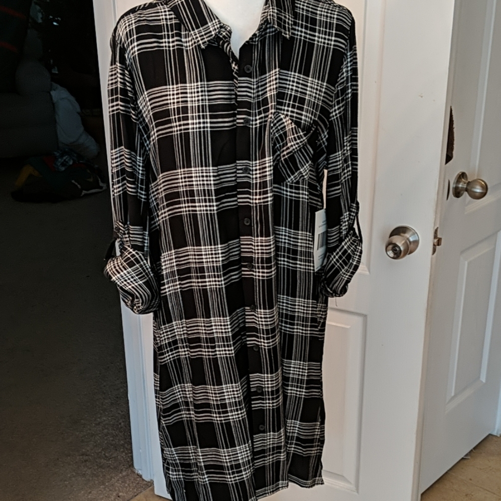 BLL new with tags BLK/WTE plaid button-down dress